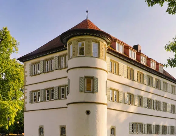 We create landmark real estate projects that bring enduring value toboth investors